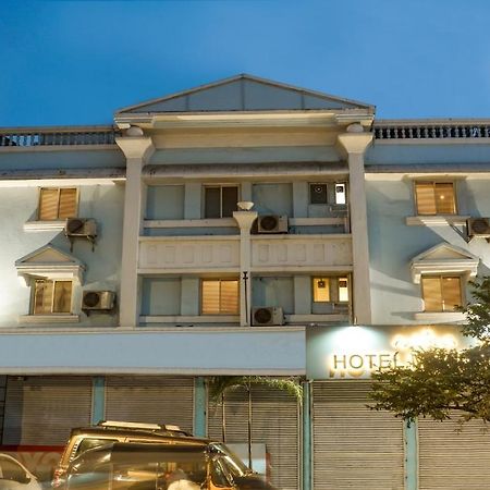מומביי Treebo Trip Meadow Inn מראה חיצוני תמונה